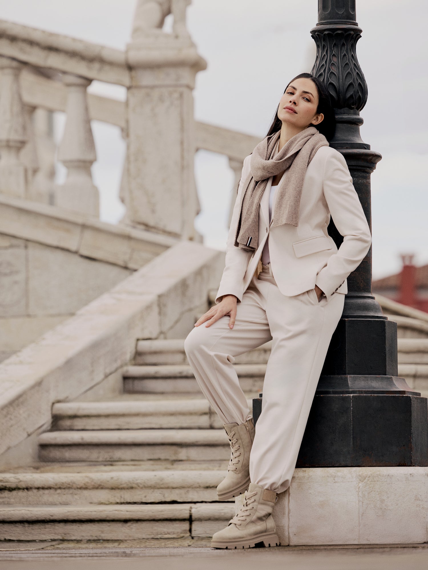 Schnürstiefel beige