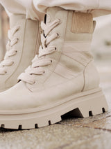 Schnürstiefel beige
