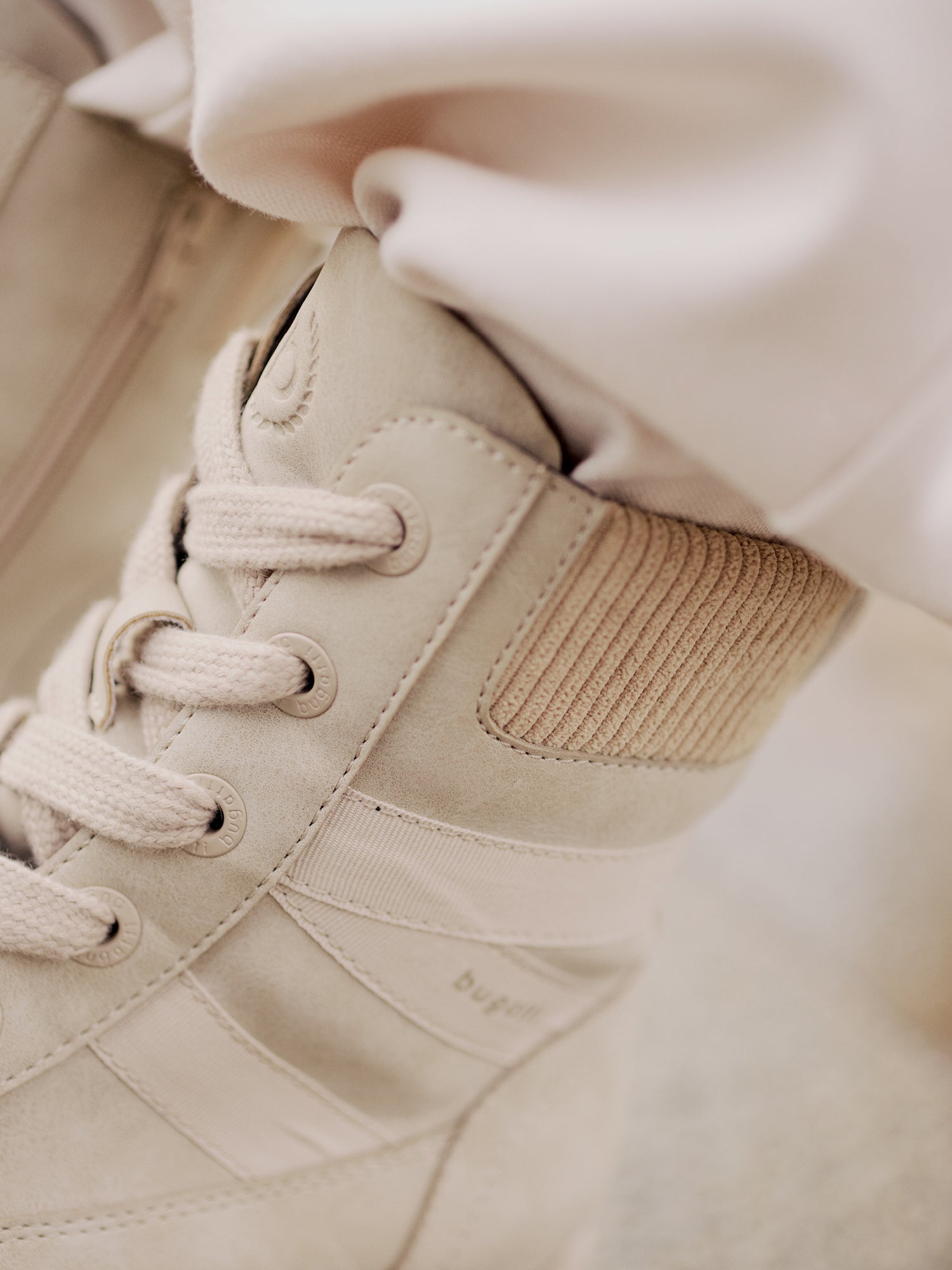 Schnürstiefel beige