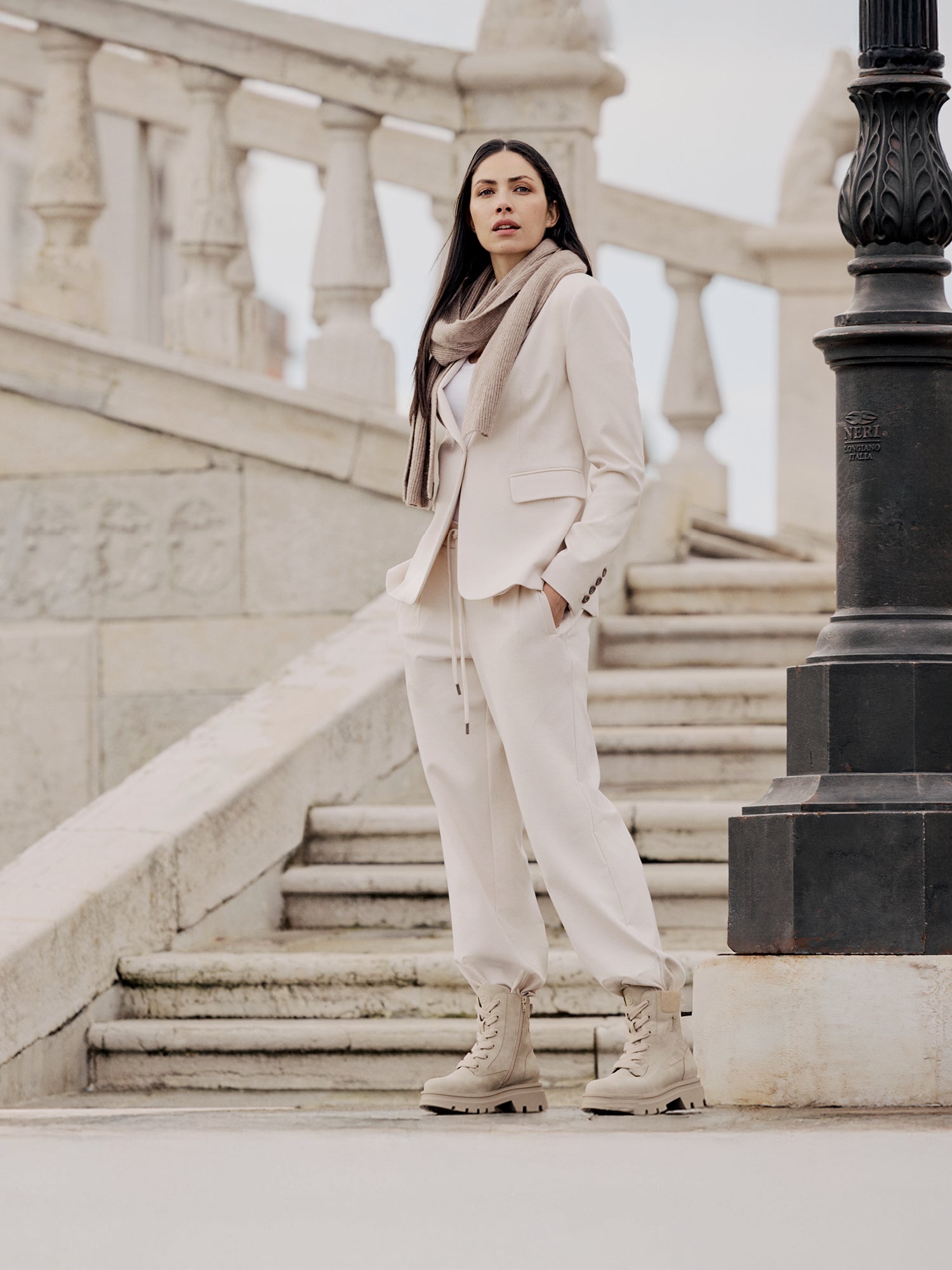 Schnürstiefel beige