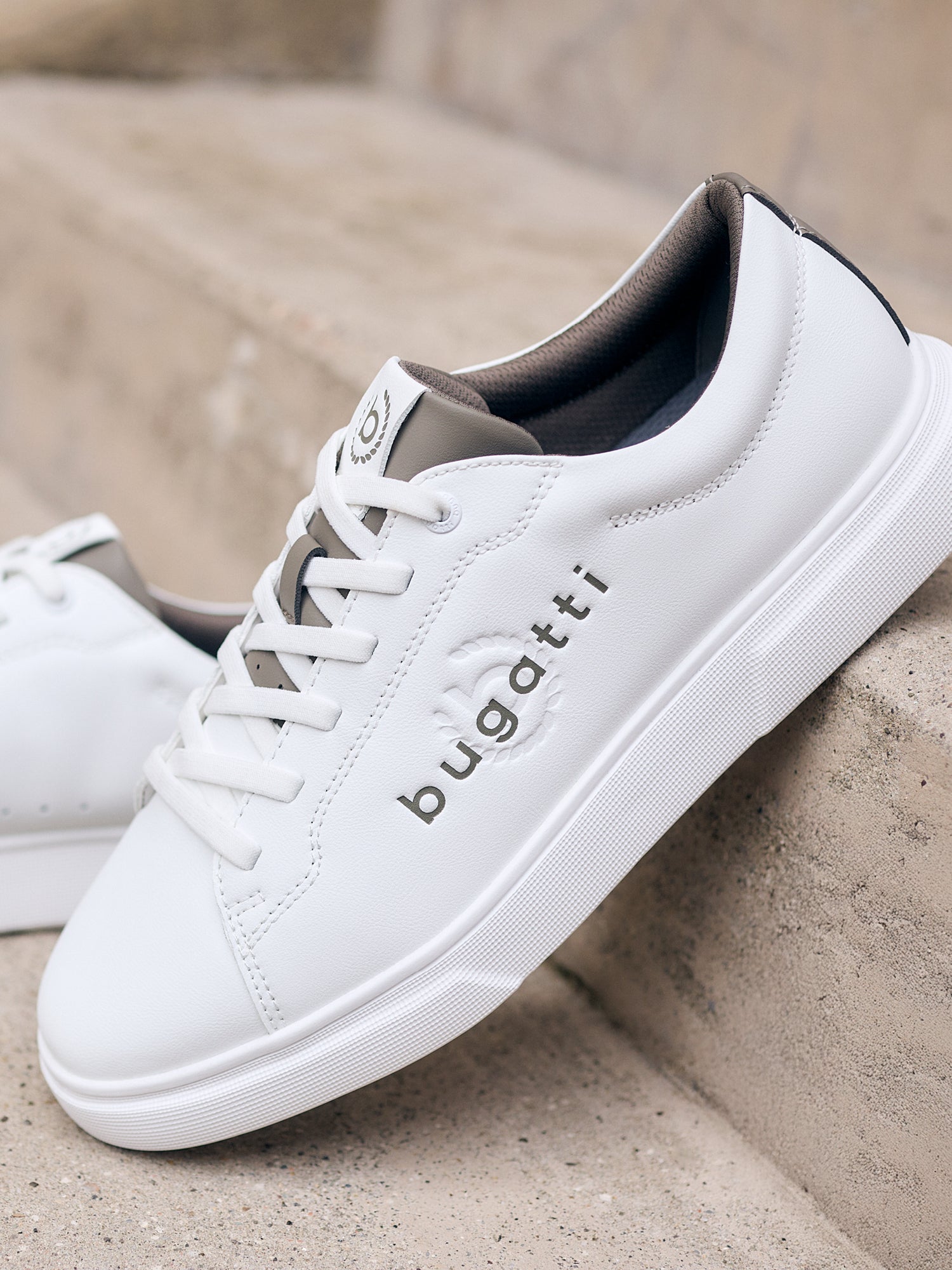 Sneaker white